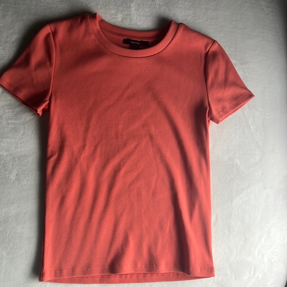 Forever 21 crop top size small in the color orange